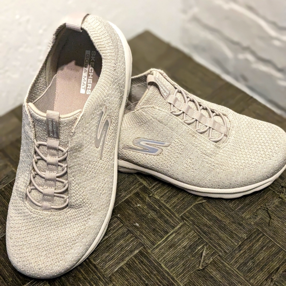 Sketchers Go Walk shoes